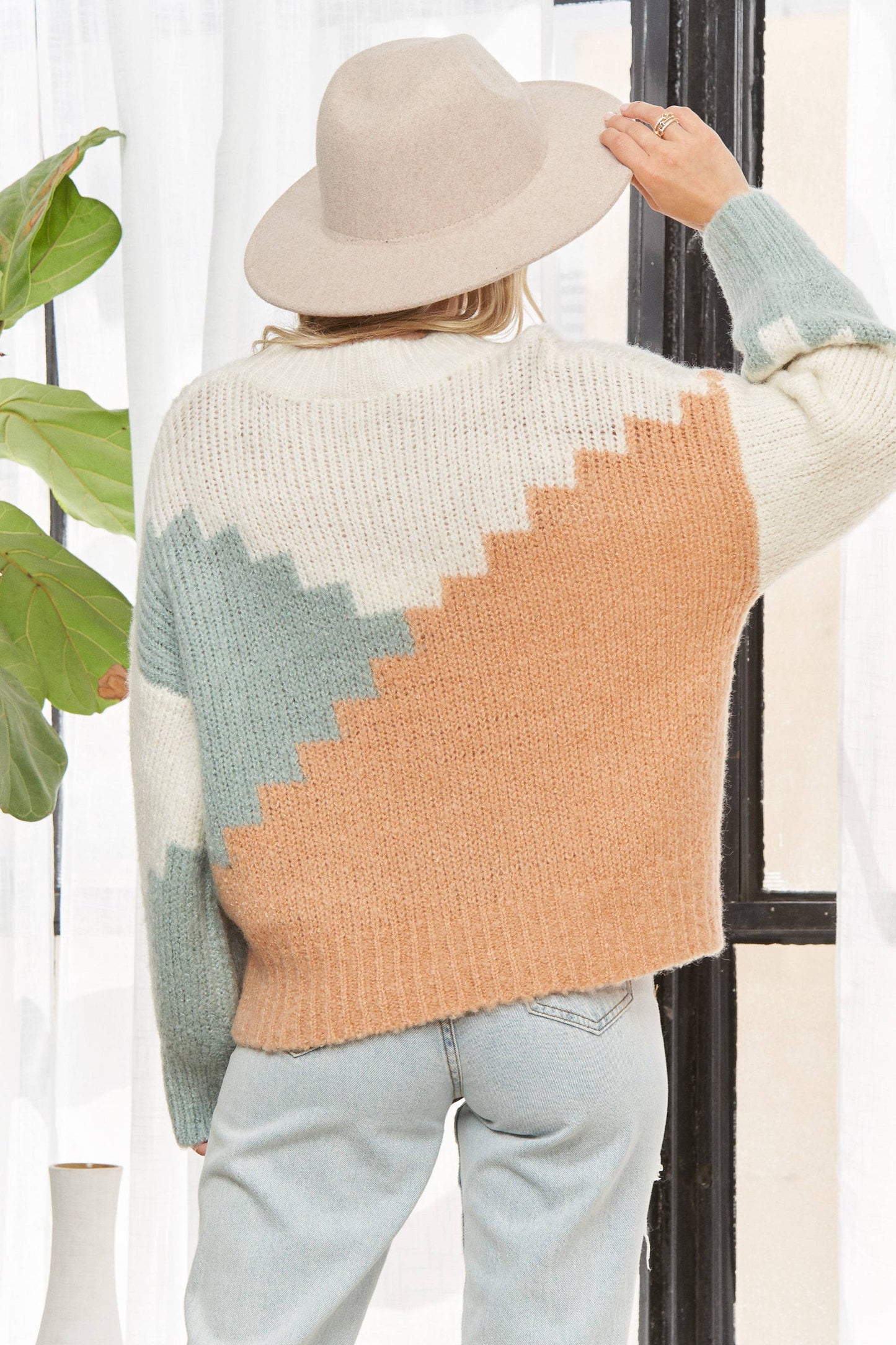 COLORBLOCK ZIGZAG KNIT SWEATER