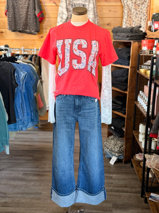 USA Daisy Graphic Tee on Paprika