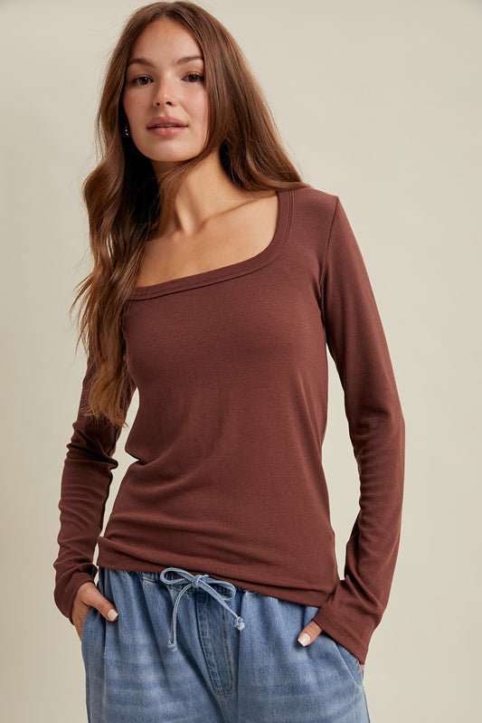 SCOOP NECK FITTED RIBBED KNIT TOP