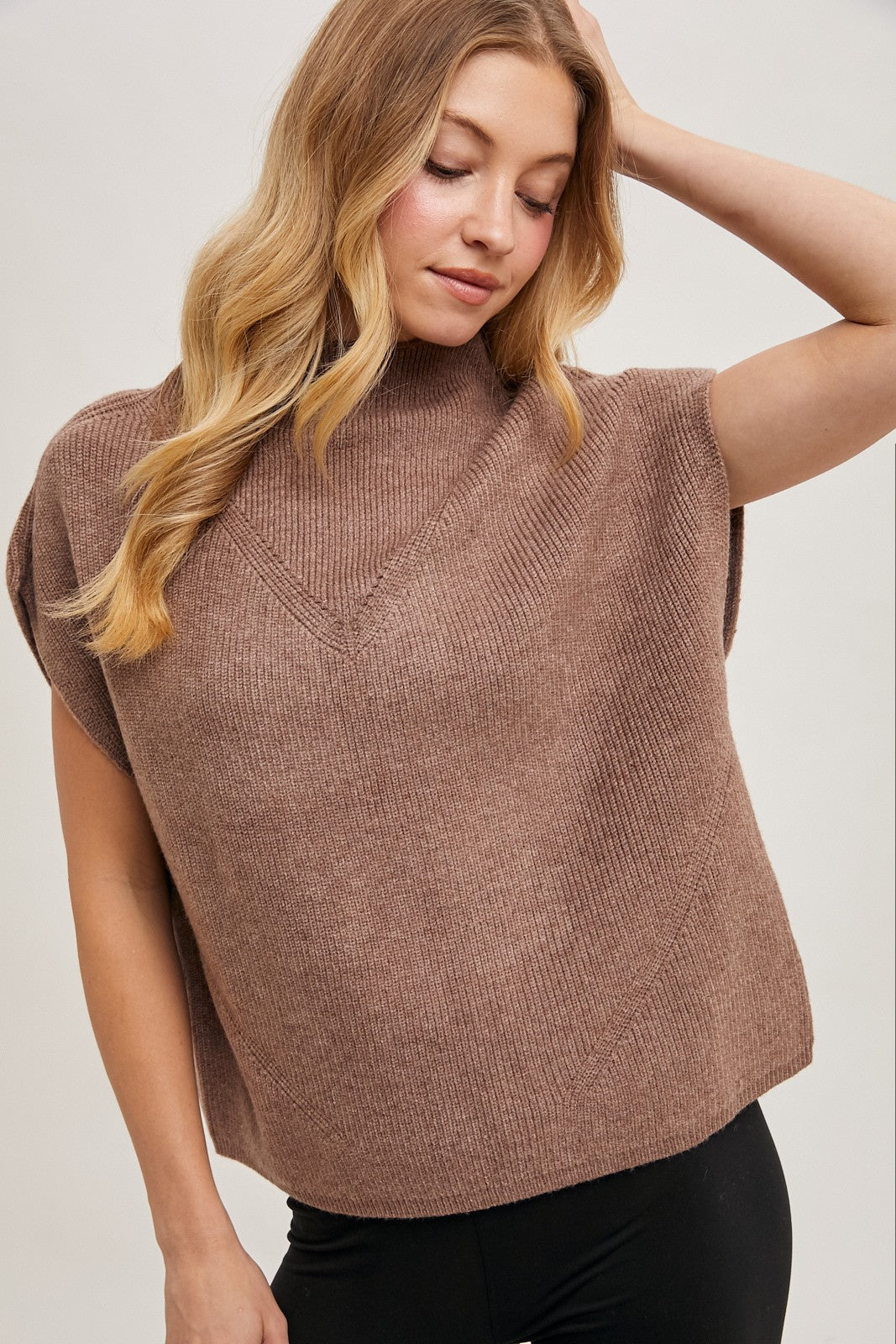 MOCK NECK SHORT SLEEVE KNIT SWEATER