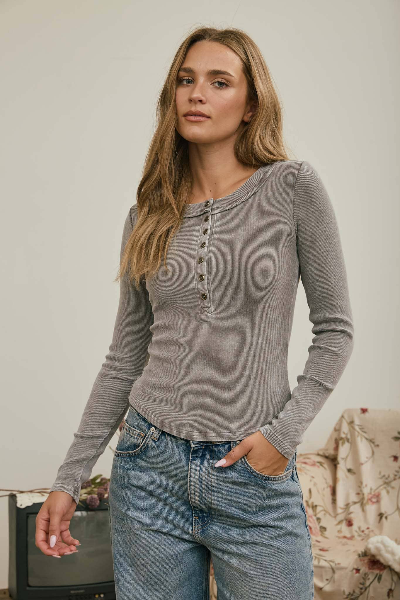 Daybreak Henley (4  Colors)