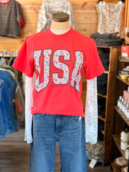 USA Daisy Graphic Tee on Paprika