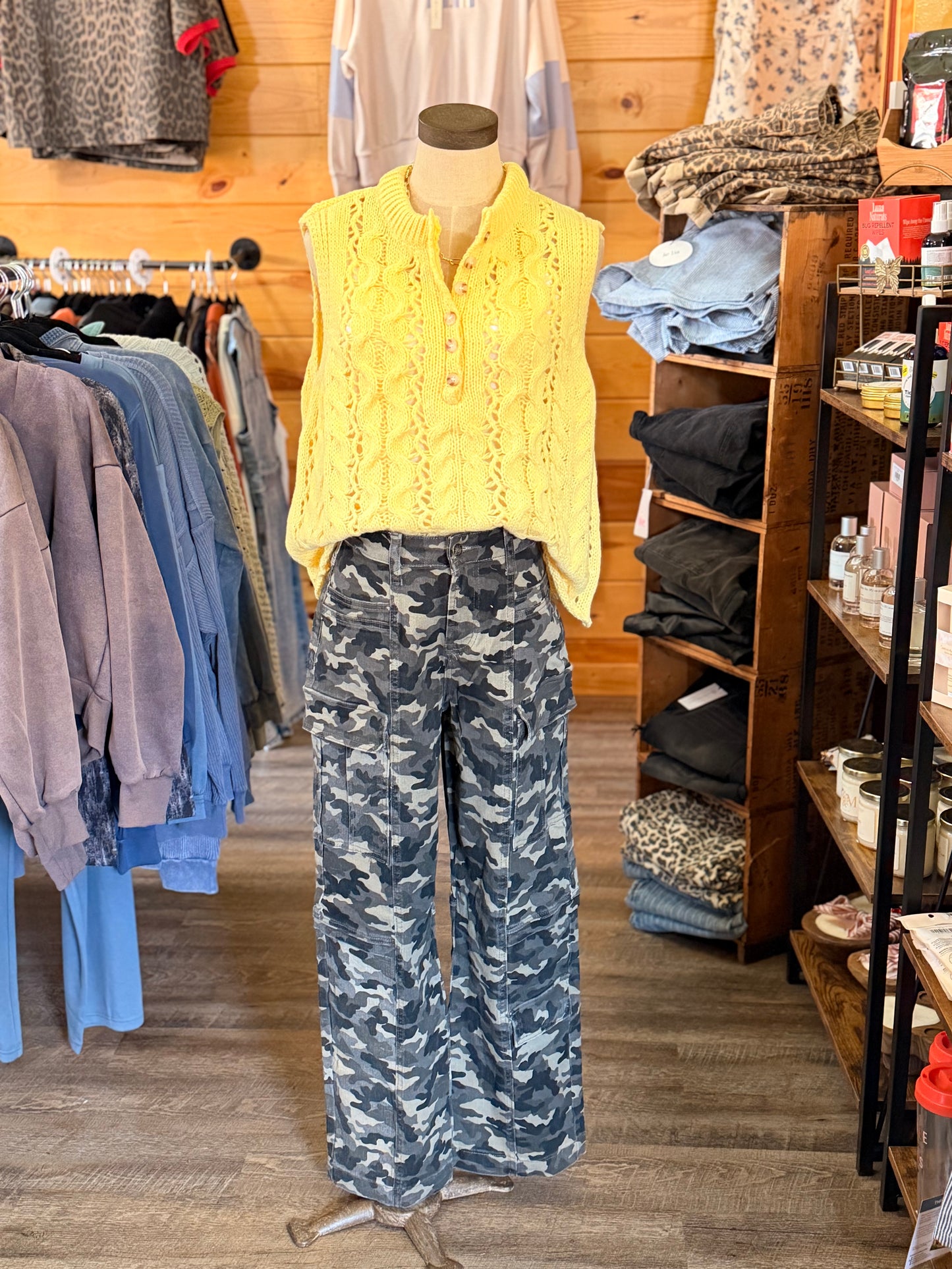 Camouflage Print Multi Pocketed Denim Pants