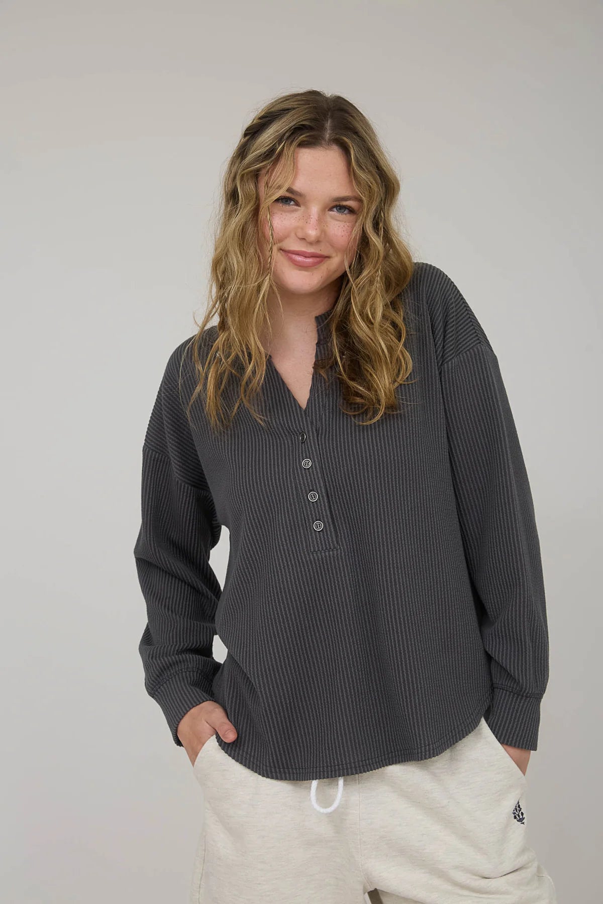 WASHED RIBBED LONG SLEEVE HENLEY KNIT TOP
