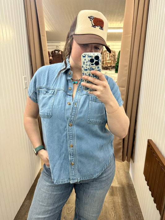SHORT SLEEVE BUTTON DOWN DENIM SHIRT