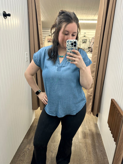 CHAMBRAY SPLIT NECK SHORT SLEEVE BLOUSE (Regular and Plus) 112