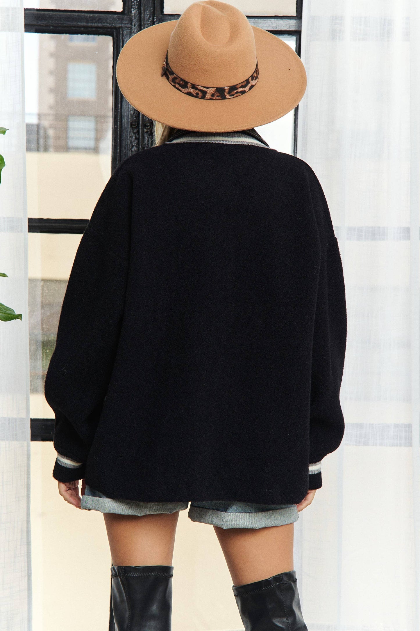 BUTTONS STRIPED DENIM POCKETS CARDIGAN (Two Colors)