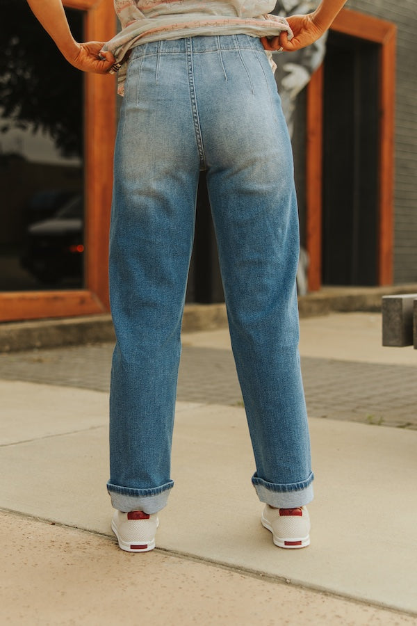 The Mesa High Rise Straight Jean 🩵